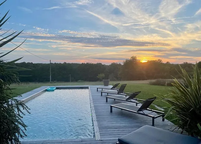 Chai Elisabeth Avec Piscine Дом отдыха Targon